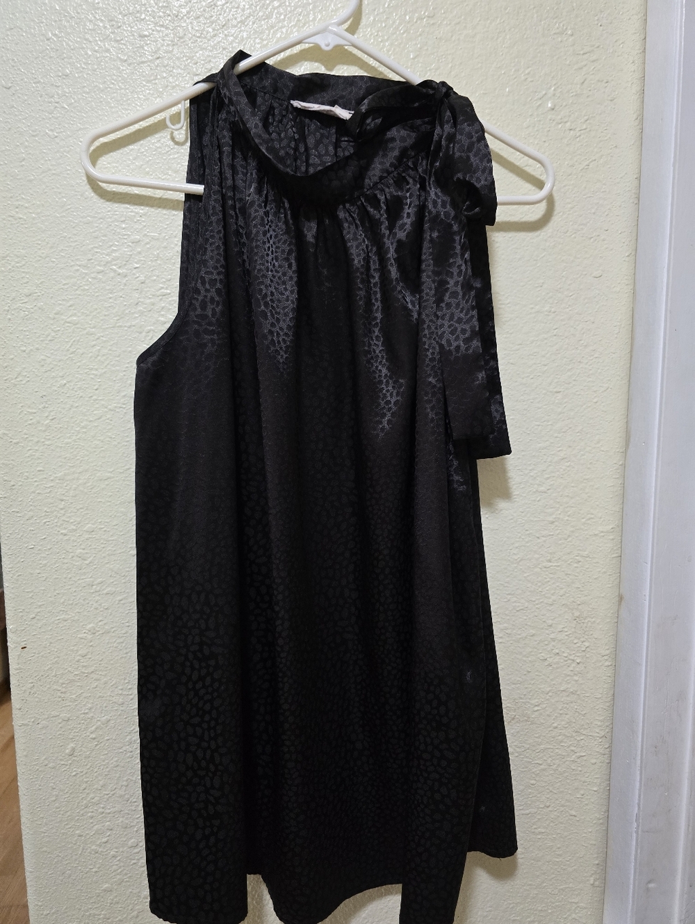 Black Tie-Neck Sleeveless Women's Top